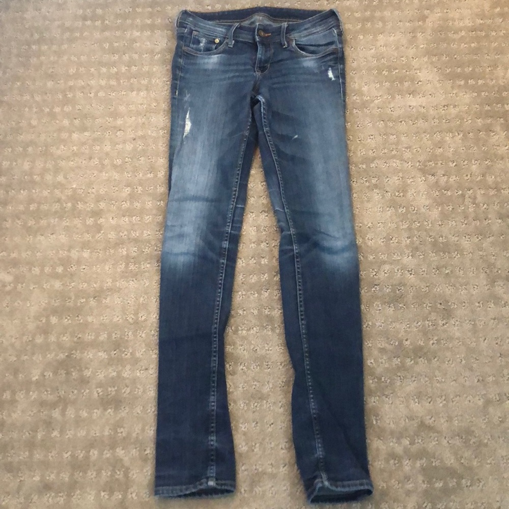 Sz 28 moderately distressed jeans